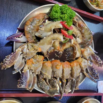 Hamcho Ganjanggejang — signature dish: Ganjang Gejang (Soy-Marinated Raw Crab)