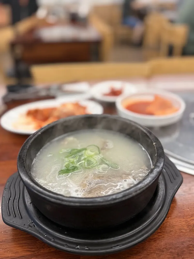 Jongro Sulnongtang — signature dish: Seolleongtang (Ox Bone Soup)