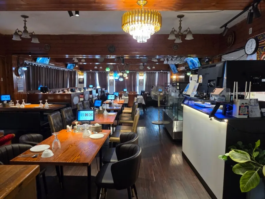 Lazzat — interior